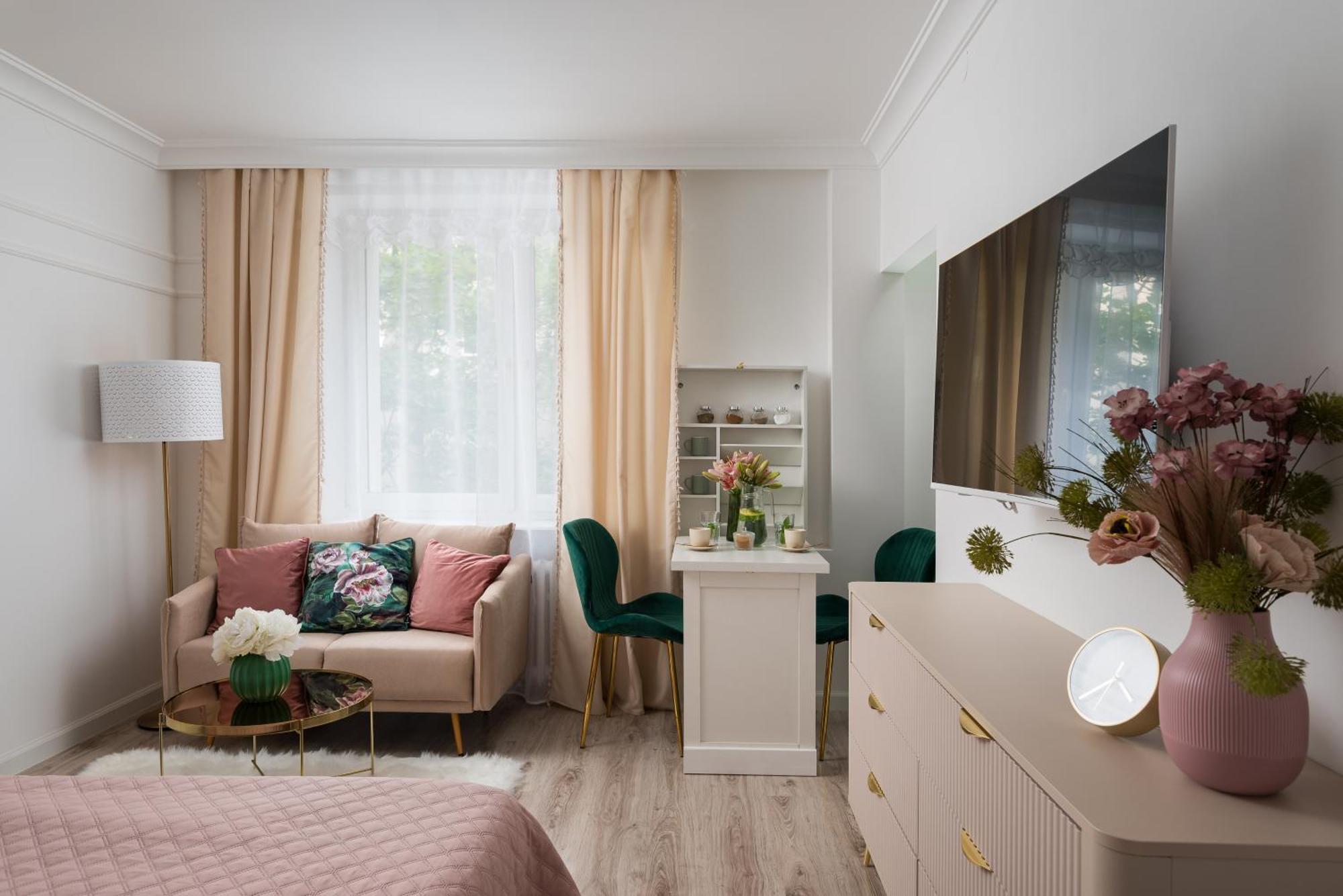 Lovely Downtown Studio At Most Lively Hoza Street, Discover Warsaw On Foot מראה חיצוני תמונה